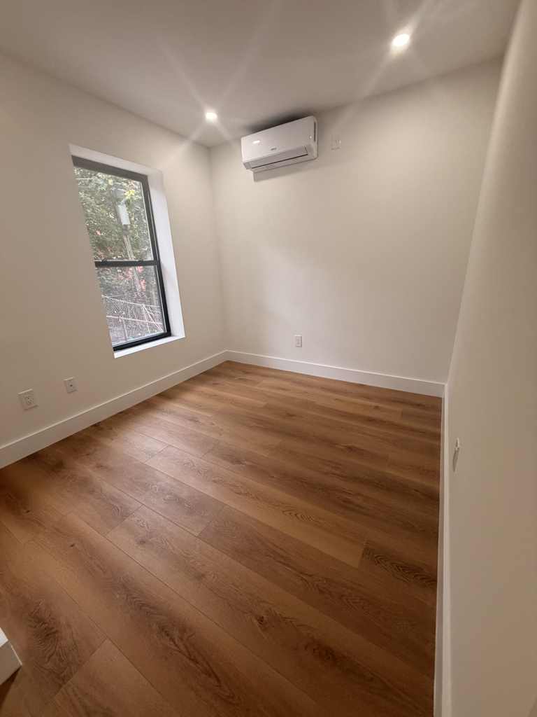 435 Lincoln Avenue - Photo 3