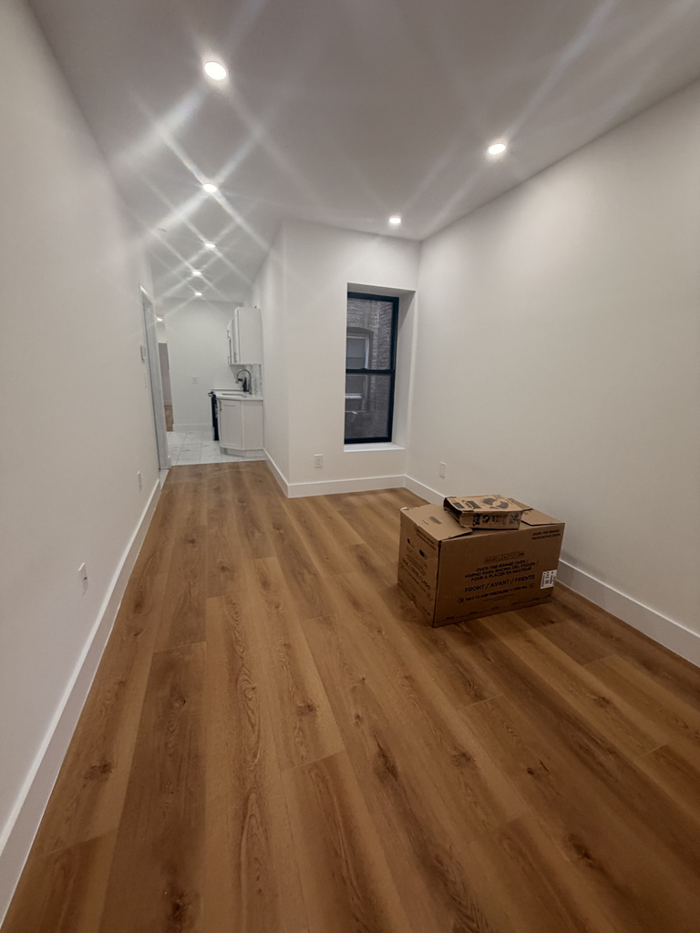 435 Lincoln Avenue - Photo 4