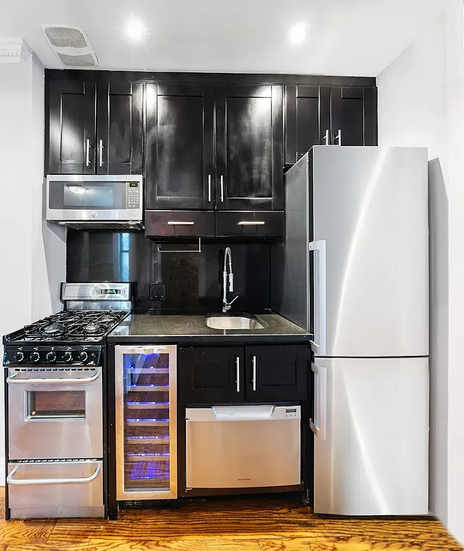 564 Hudson Street - Photo 1
