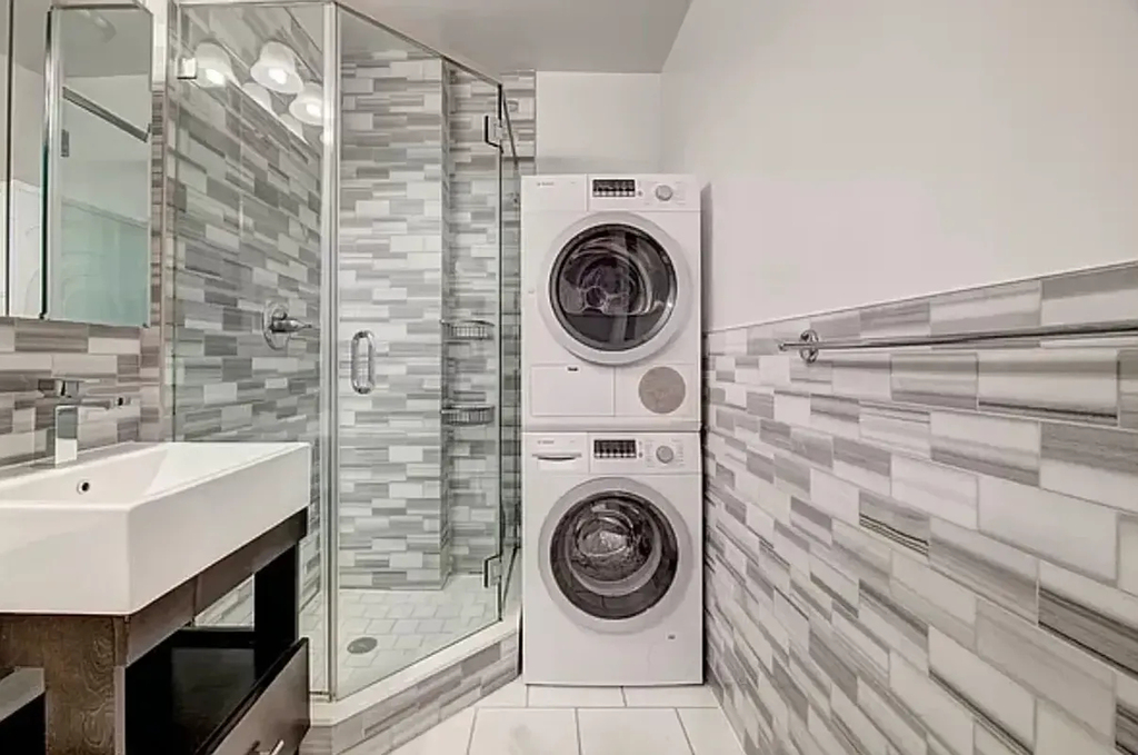 564 Hudson Street - Photo 3