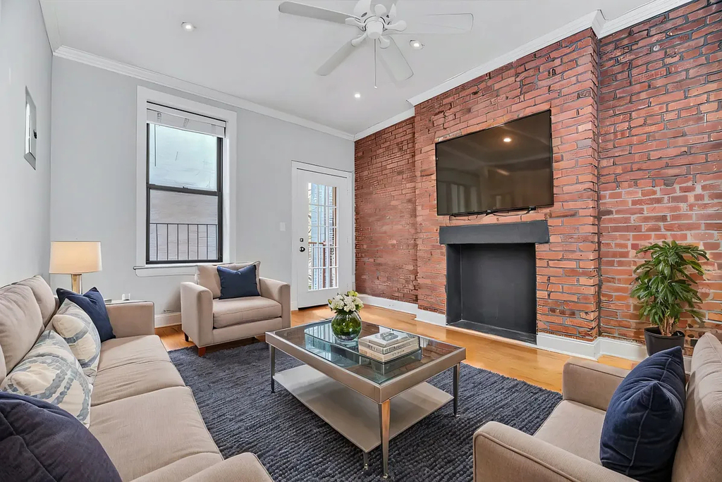564 Hudson Street - Photo 0