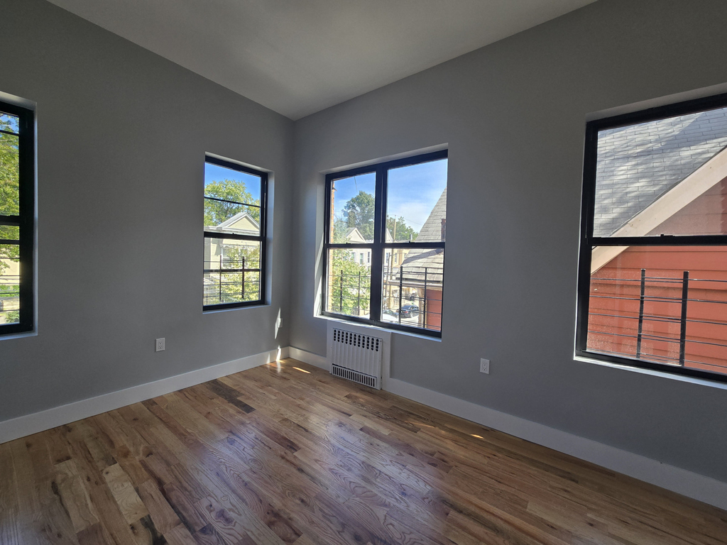 812 East 223rd Street - Photo 6