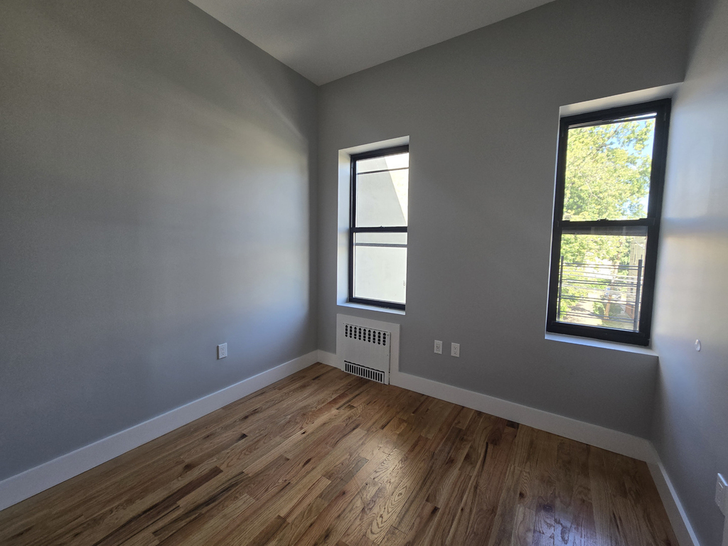 812 East 223rd Street - Photo 5