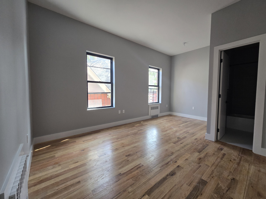 812 East 223rd Street - Photo 3
