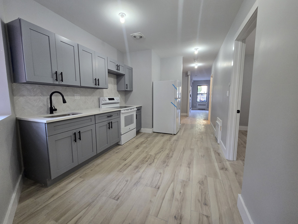 812 East 223rd Street - Photo 9