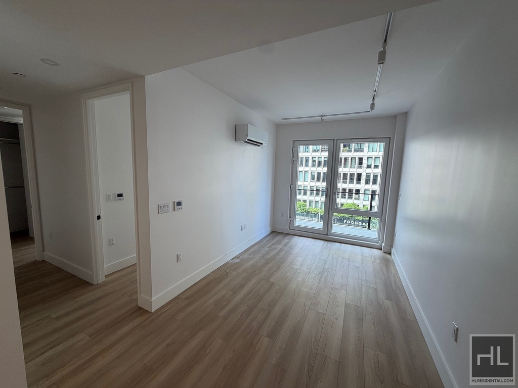 4 Avenue - Photo 1