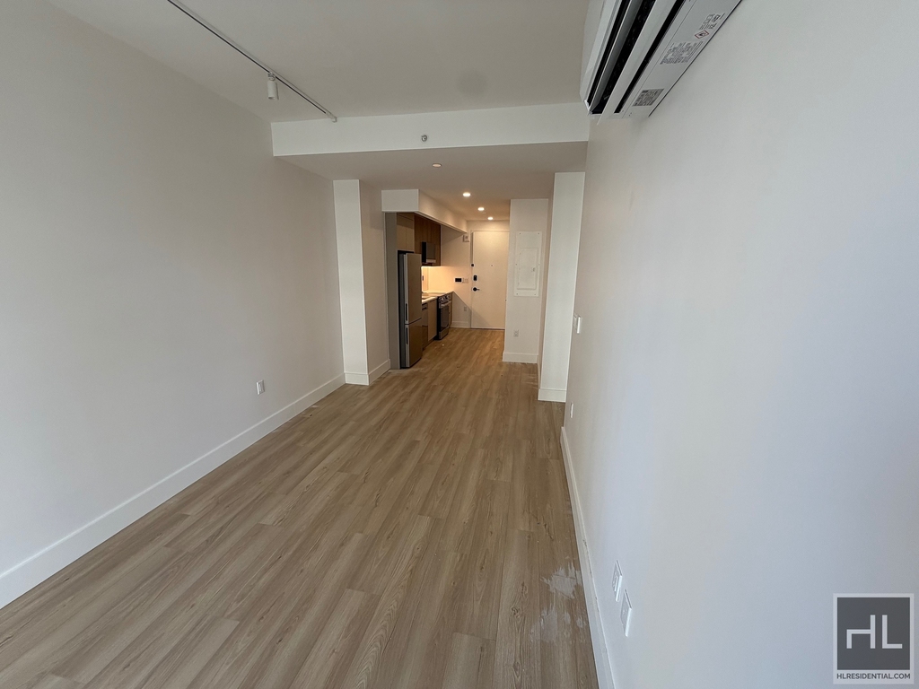 4 Avenue - Photo 2