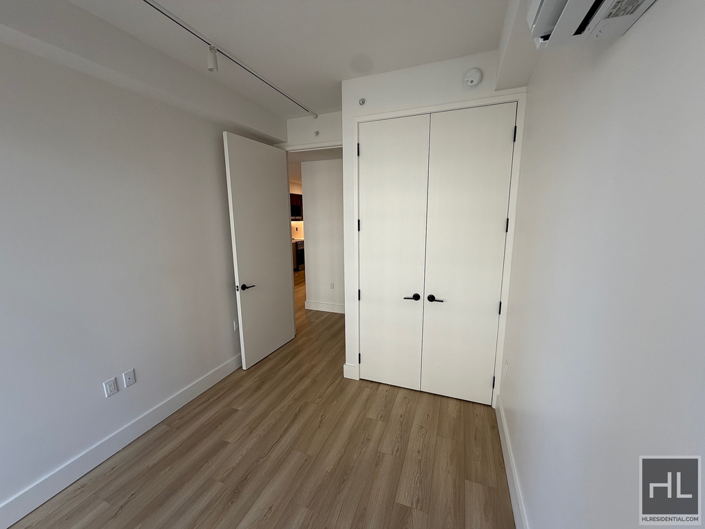 4 Avenue - Photo 4