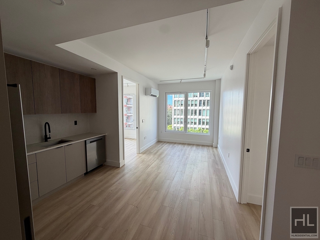 4 Avenue - Photo 4