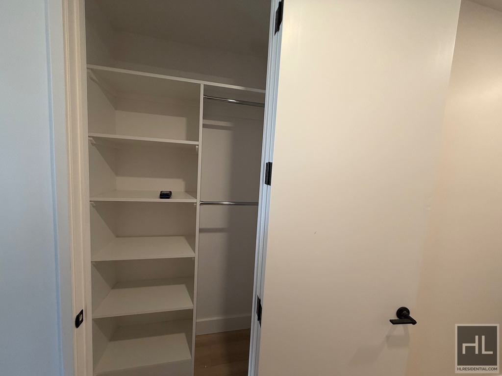4 Avenue - Photo 9