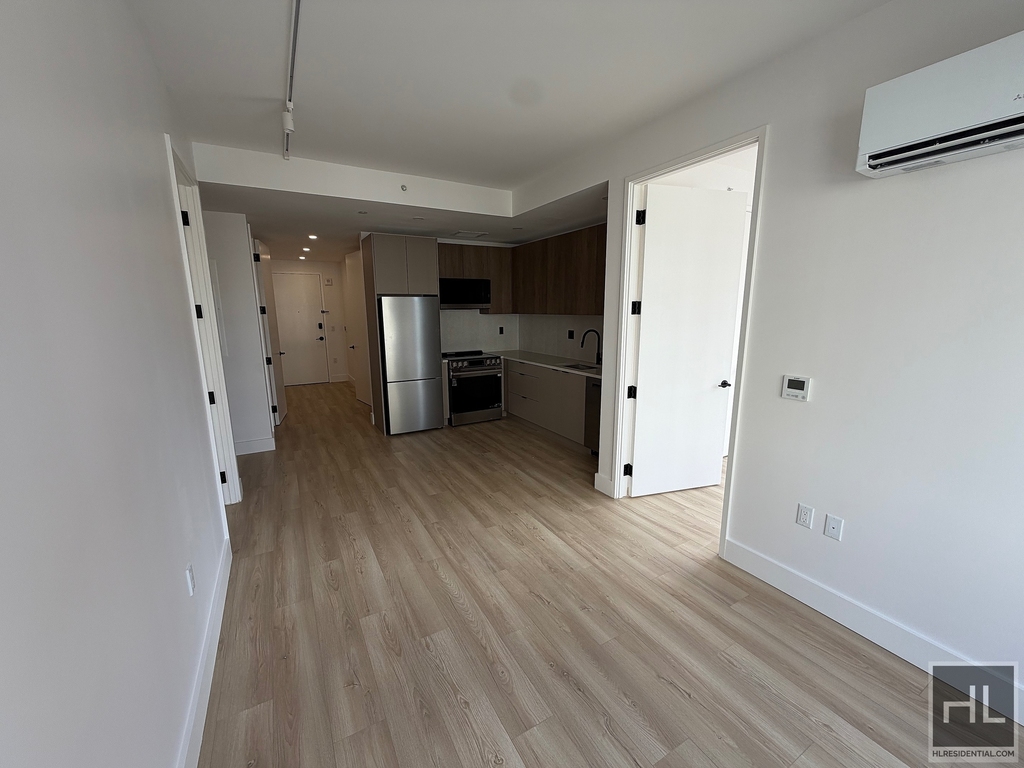 4 Avenue - Photo 3