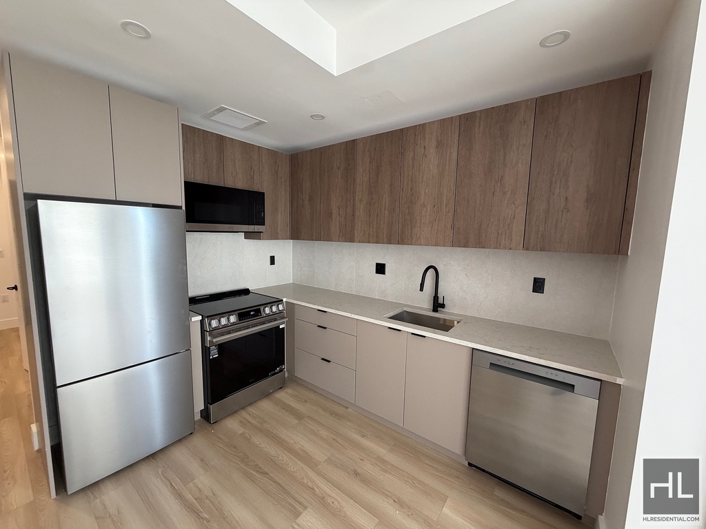 4 Avenue - Photo 2