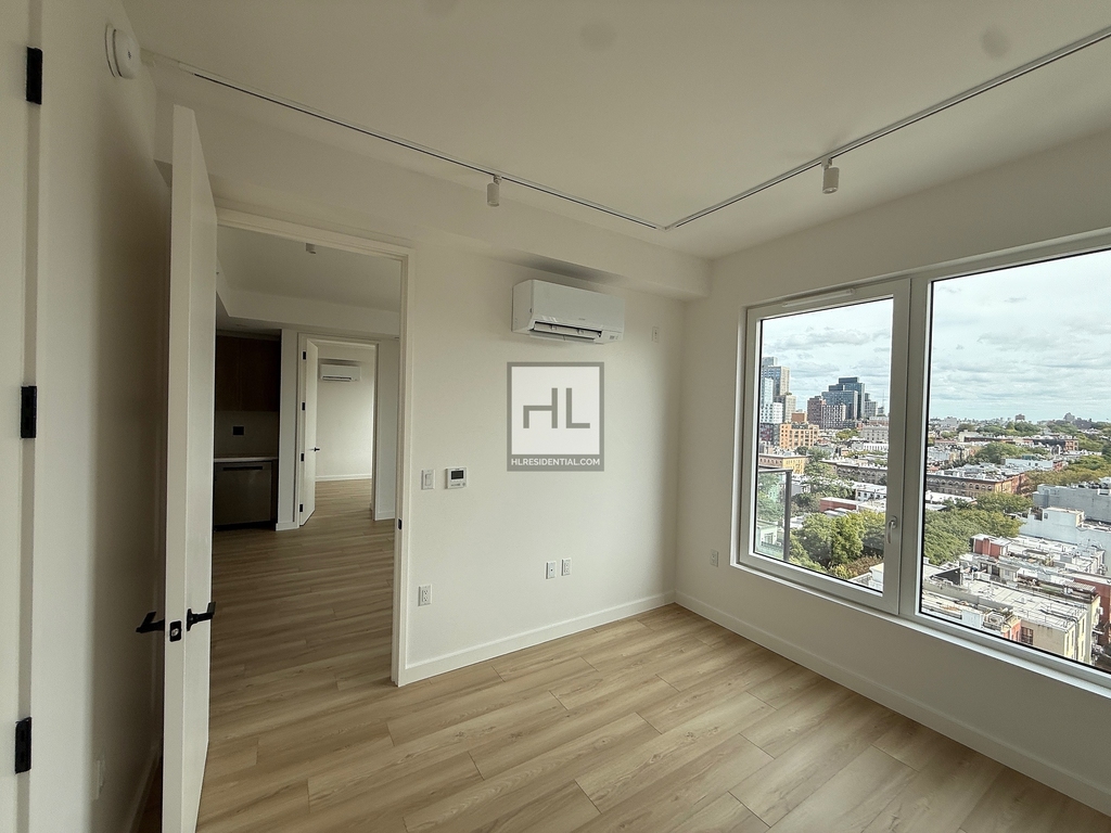 4 Avenue - Photo 4
