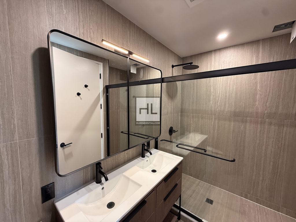 4 Avenue - Photo 3