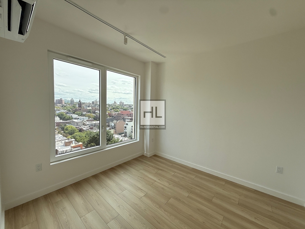 4 Avenue - Photo 5