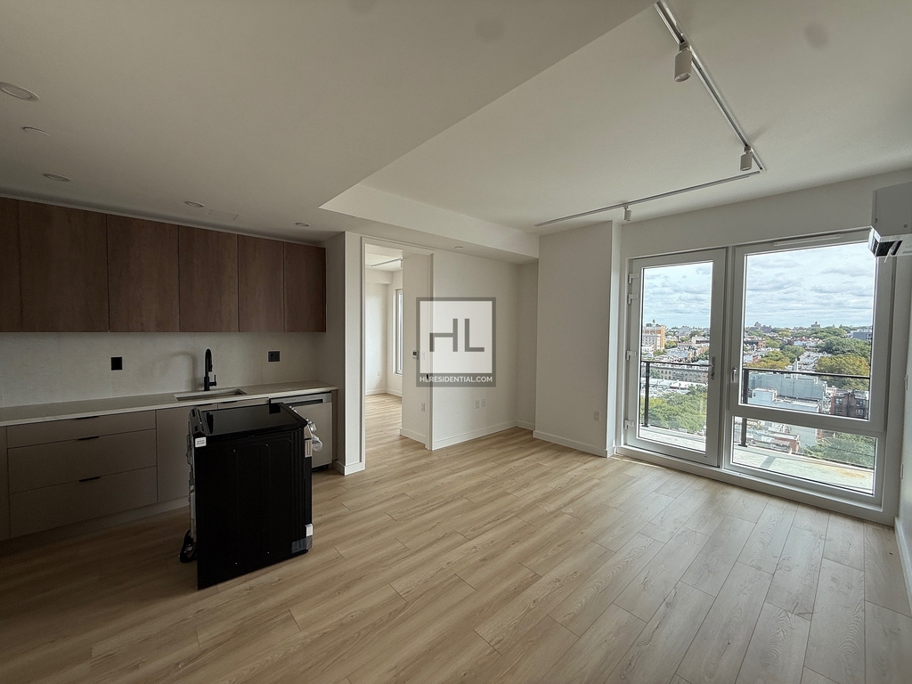 4 Avenue - Photo 2