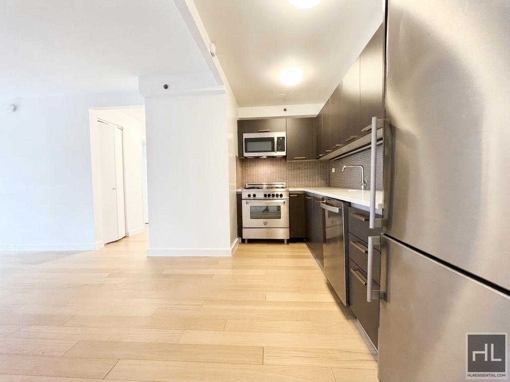 East 39th Street - Photo 2