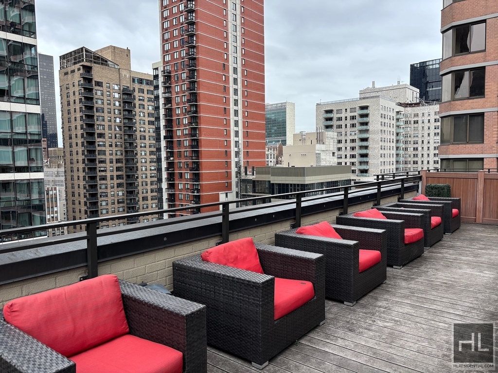 East 39th Street - Photo 9