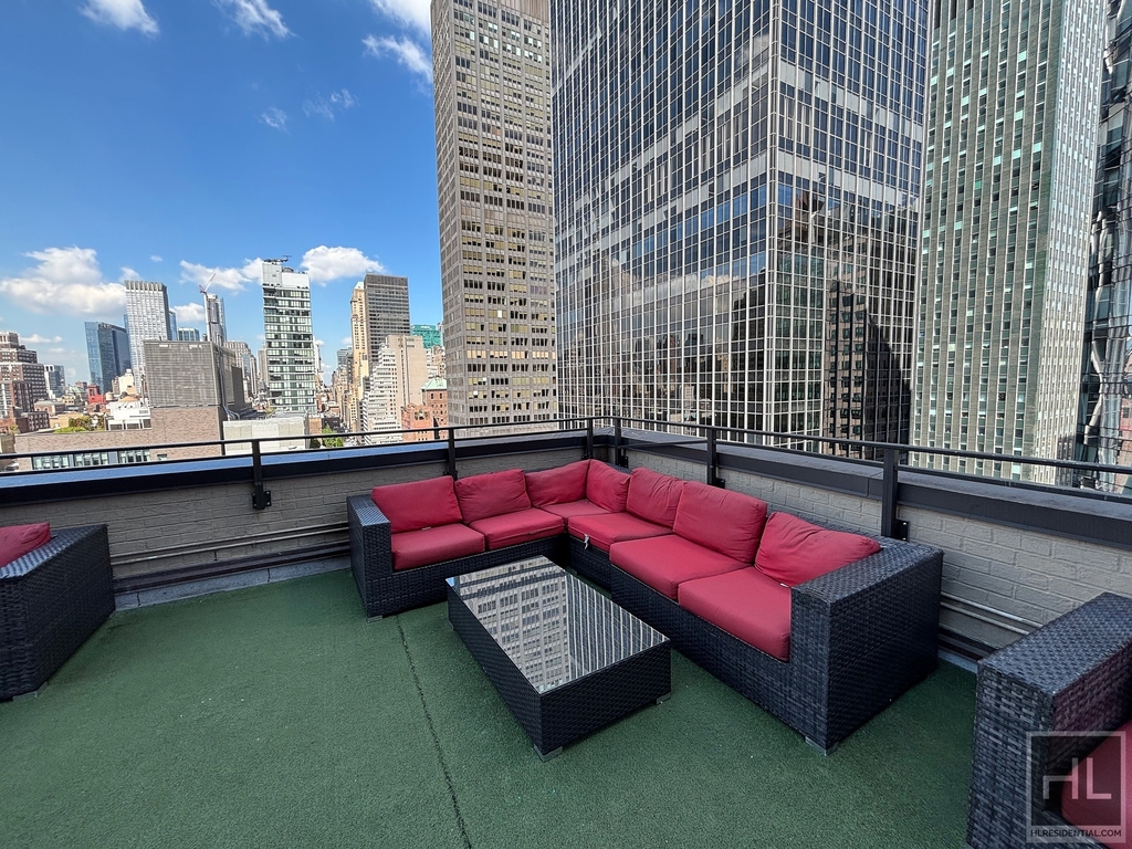 East 39th Street - Photo 8
