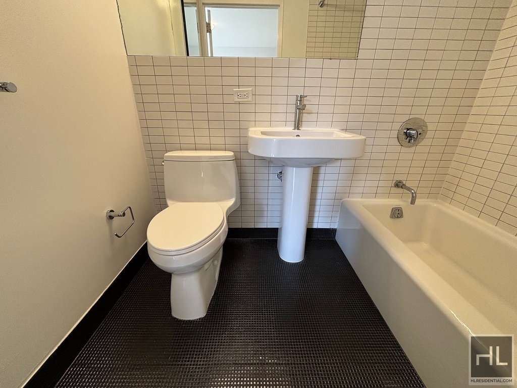 East 39th Street - Photo 6