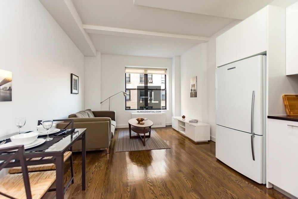 West 91st Street - Photo 2