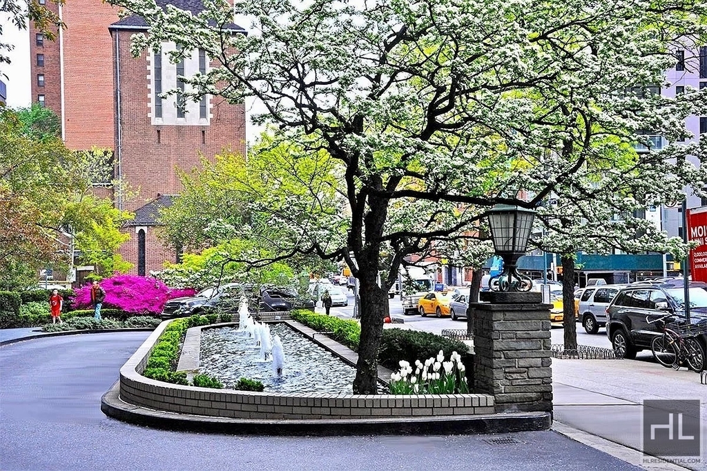 York Avenue - Photo 5