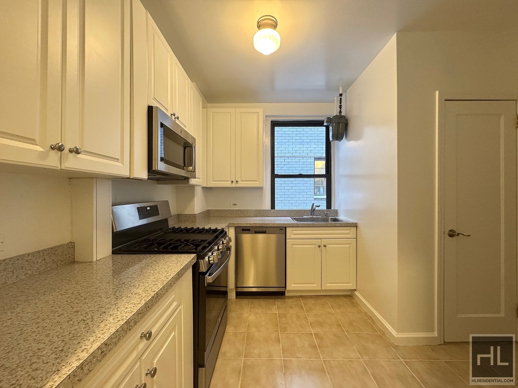 West 55th Street - Photo 4