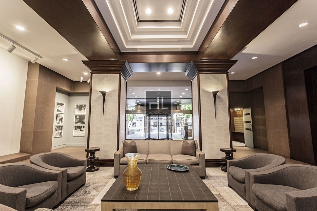 East 58th Street - Photo 6