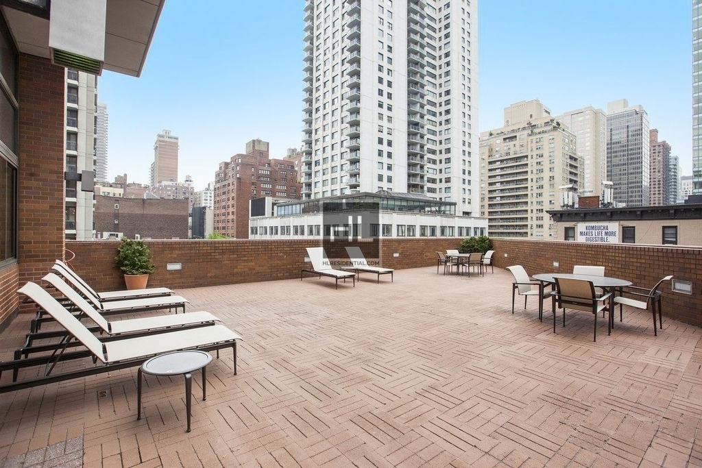East 58th Street - Photo 5