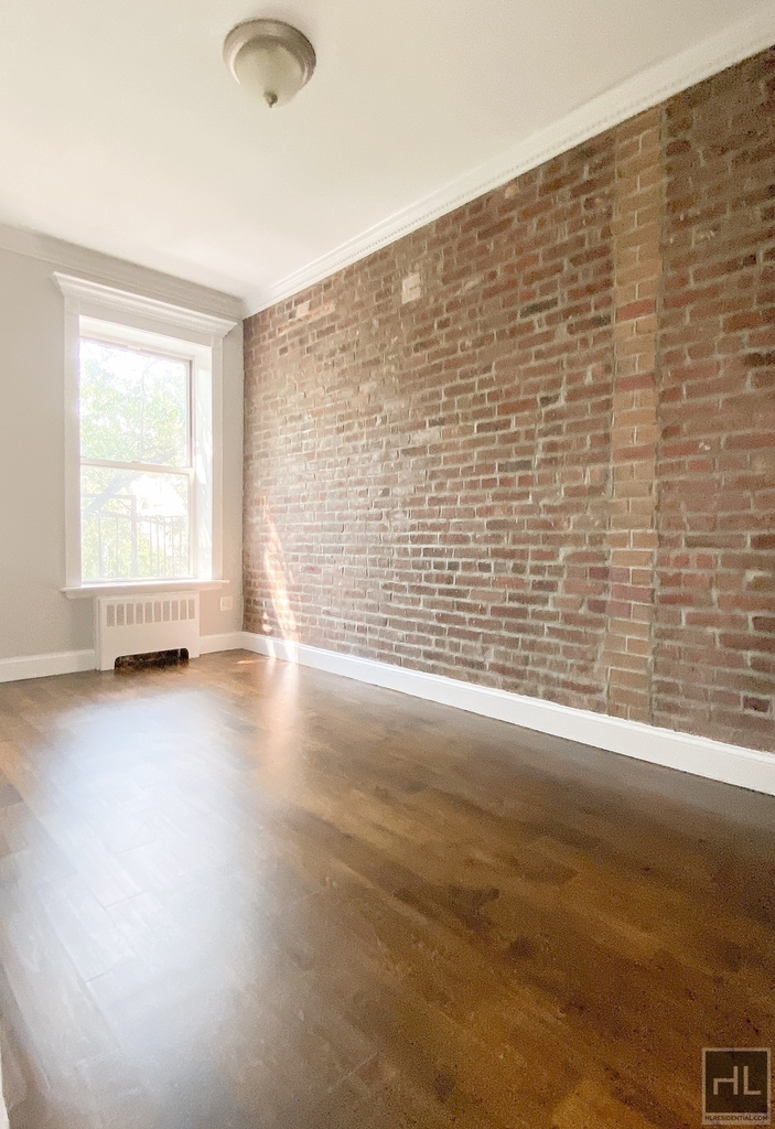 Hudson Street - Photo 2