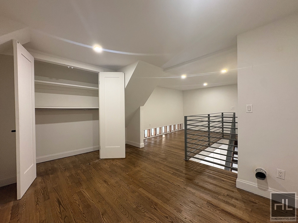 East 80 Street - Photo 5