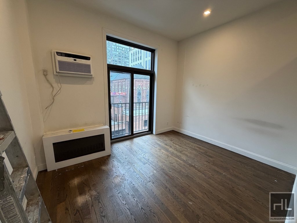 East 80 Street - Photo 6