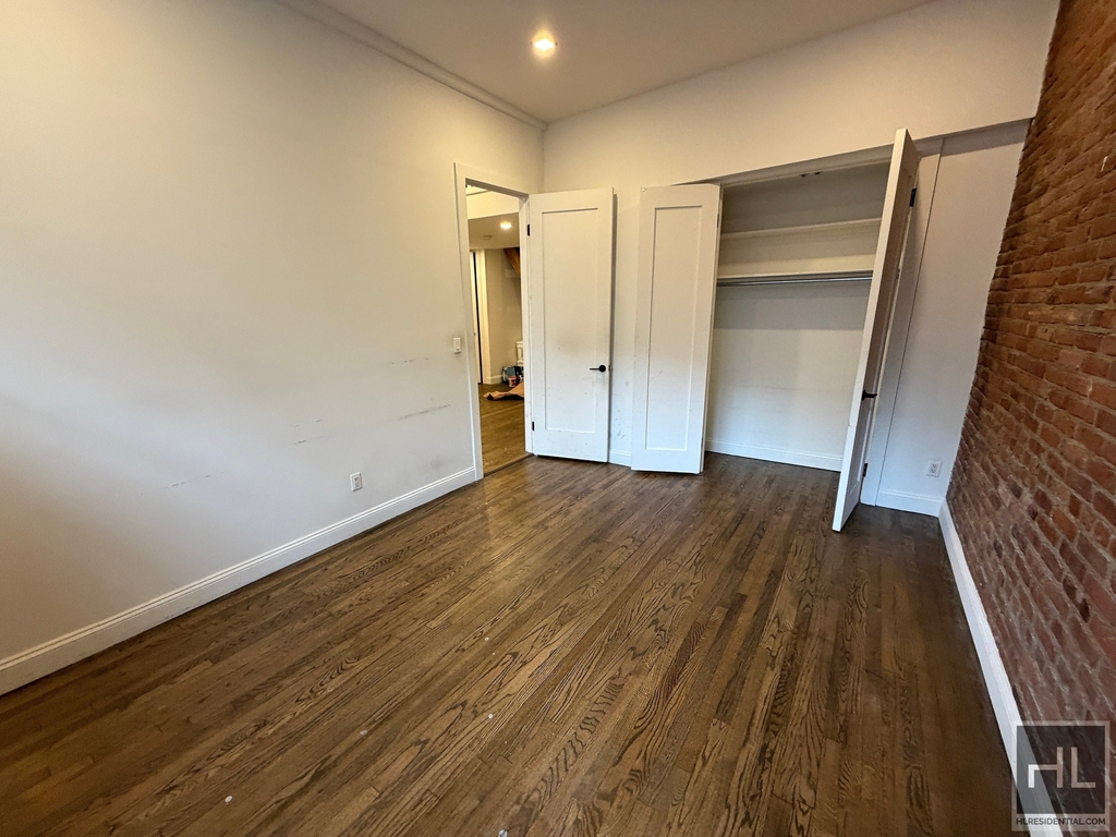 East 80 Street - Photo 8