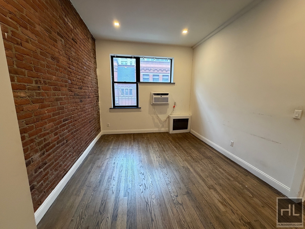 East 80 Street - Photo 7