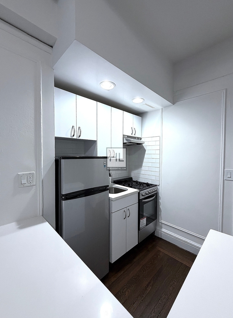 East 46th Street - Photo 1