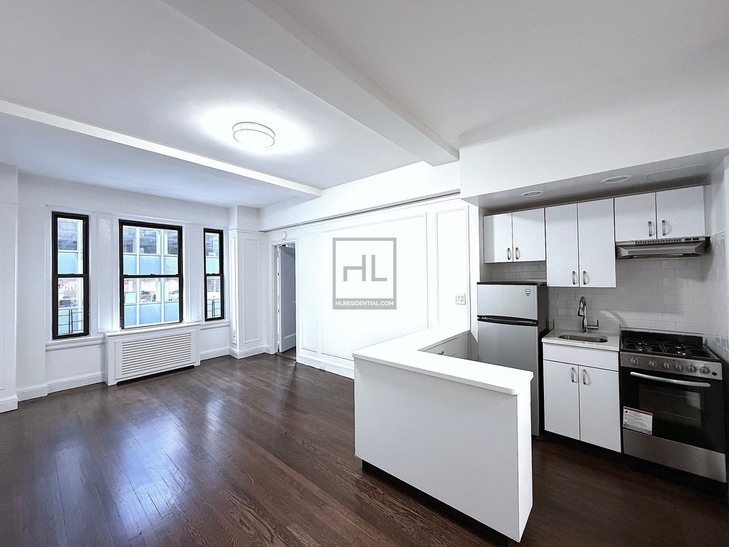 East 46th Street - Photo 0