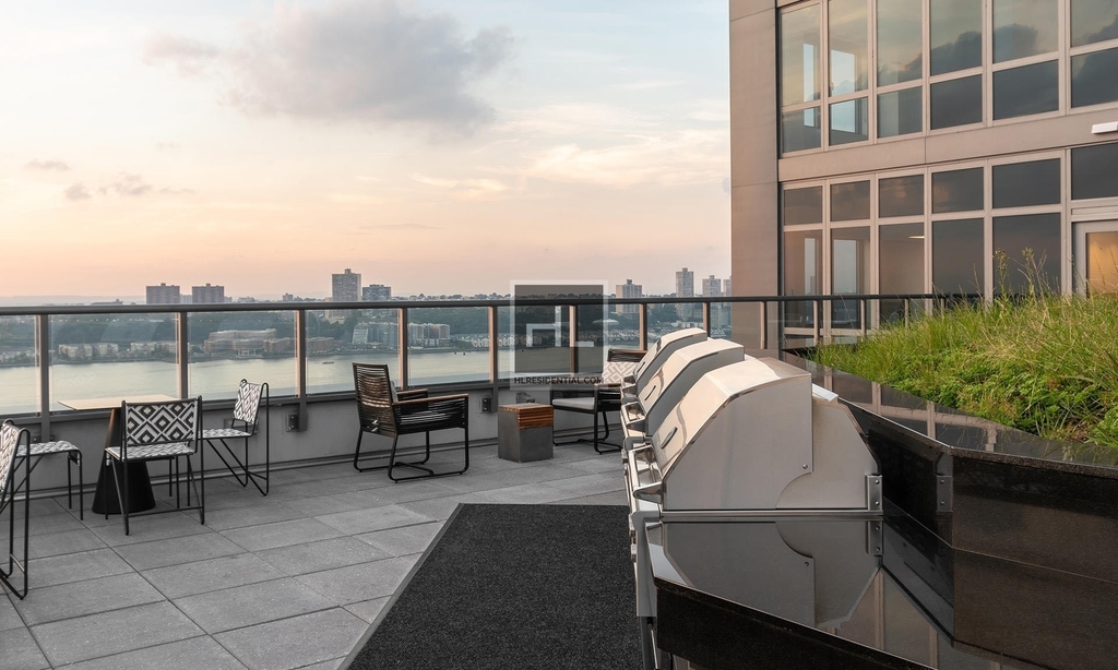 West 57th Street - Photo 10