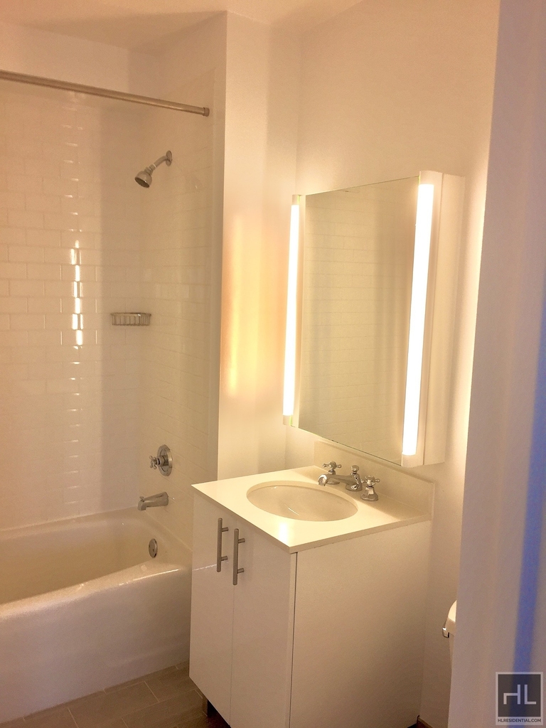 Center Boulevard - Photo 2