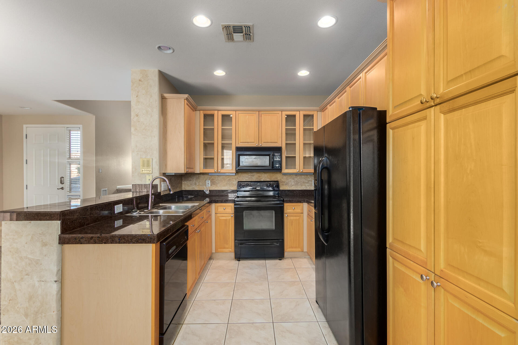 13746 W Cypress Street - Photo 6