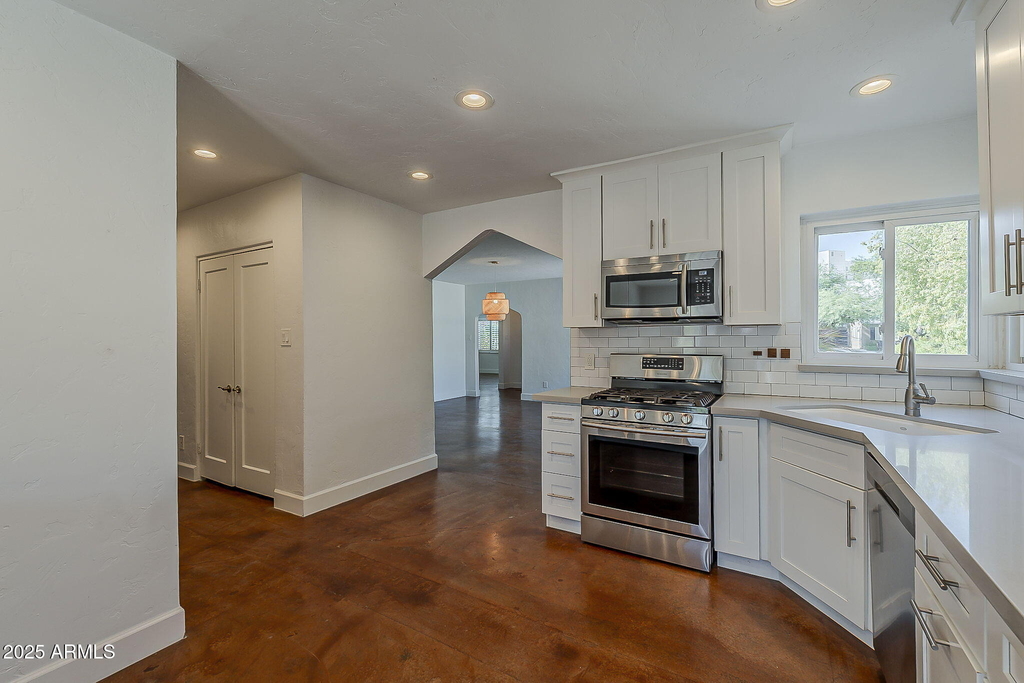 331 W Edgemont Avenue - Photo 15