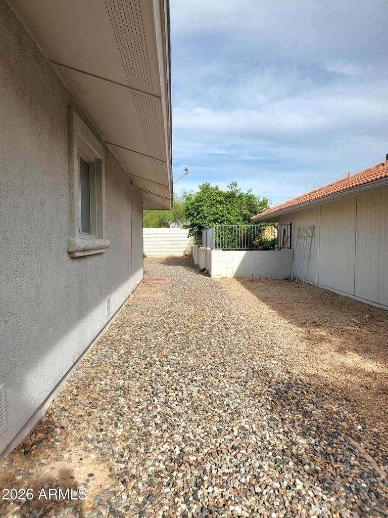 18019 N 132nd Avenue - Photo 4