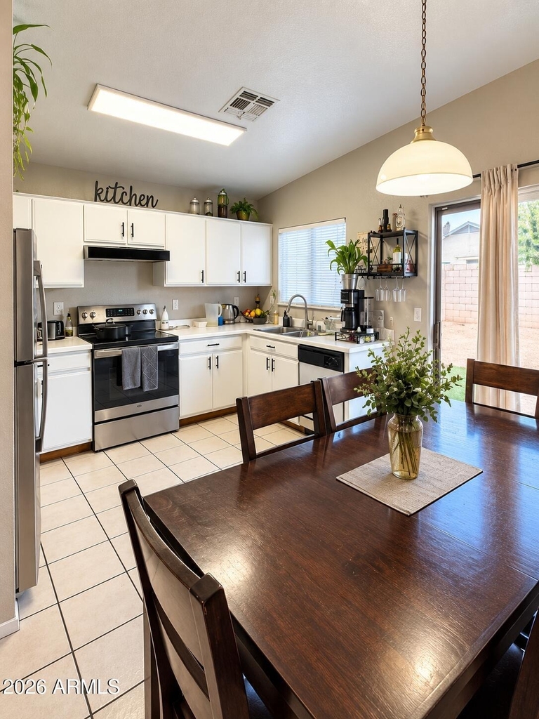 8634 W Mariposa Drive - Photo 1
