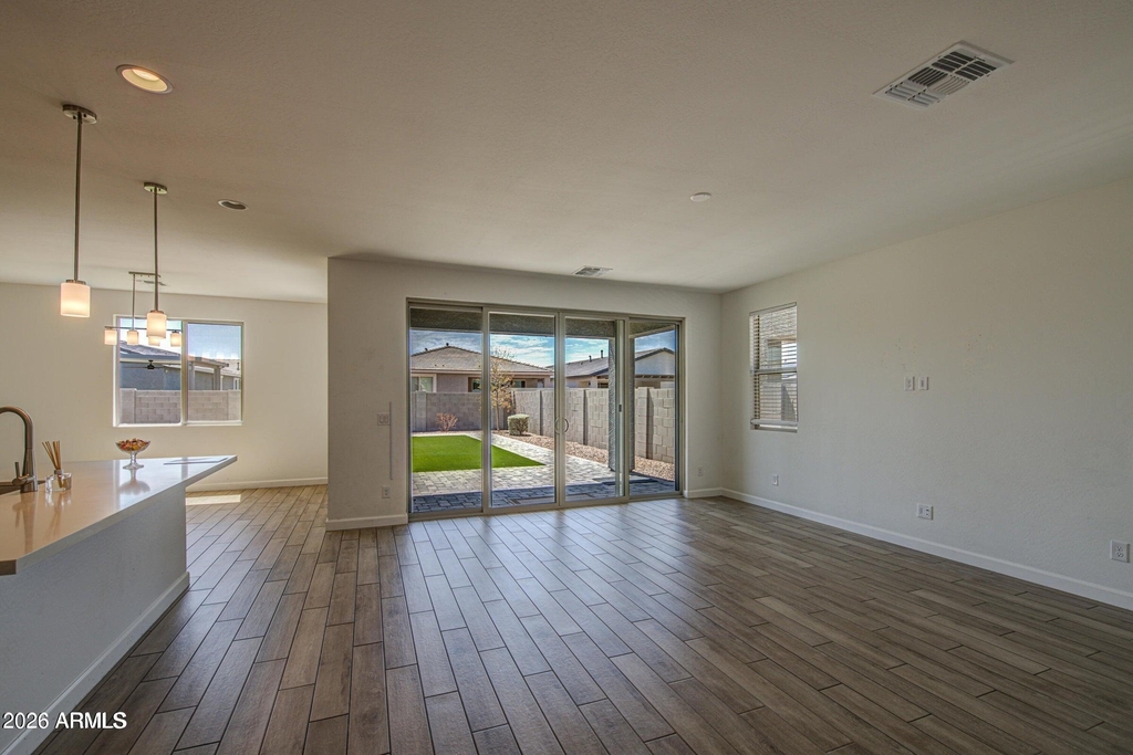 11341 E Ulysses Avenue - Photo 3