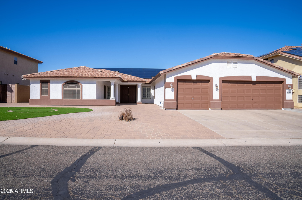 13612 W Windsor Boulevard - Photo 2