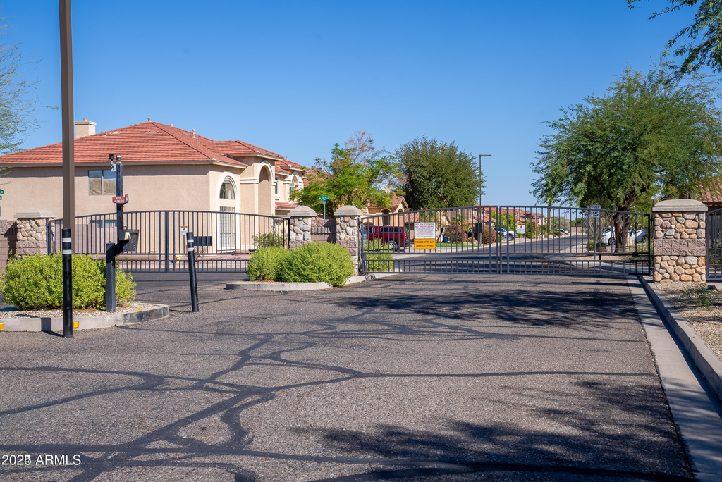 13612 W Windsor Boulevard - Photo 3
