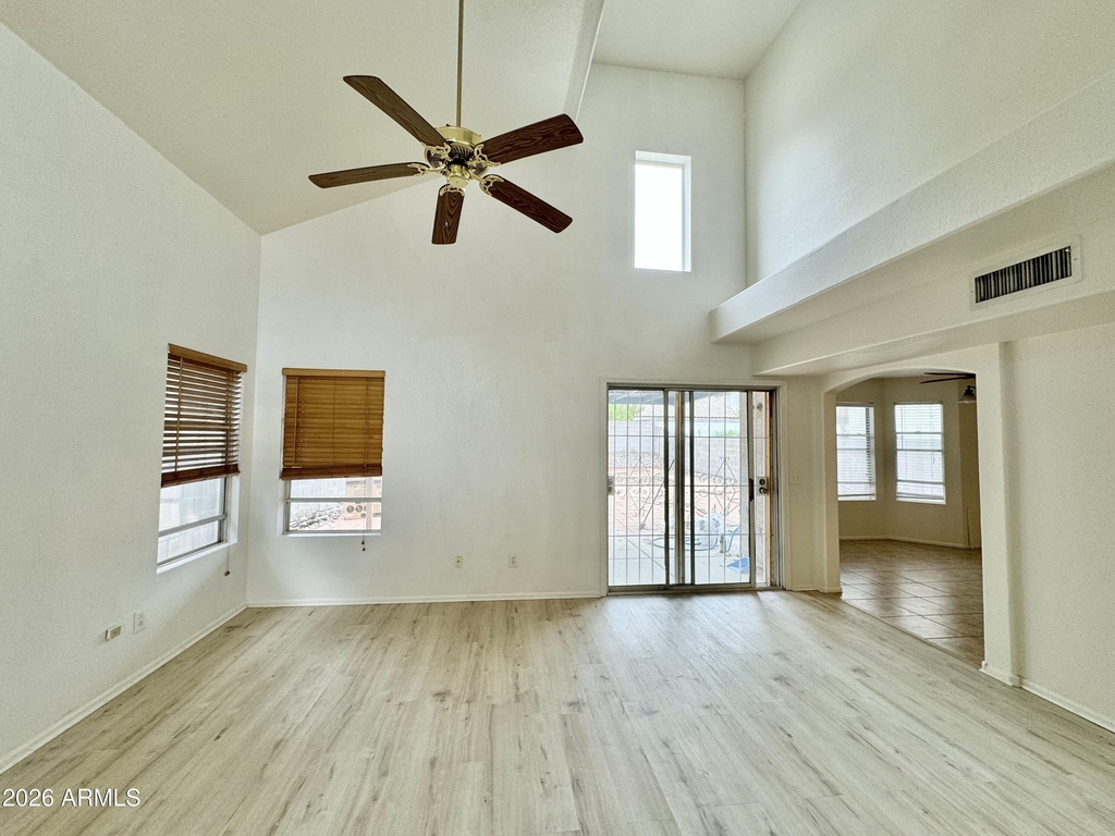 3040 E Wahalla Lane - Photo 5