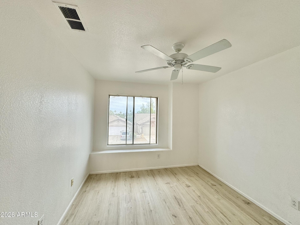 3040 E Wahalla Lane - Photo 18