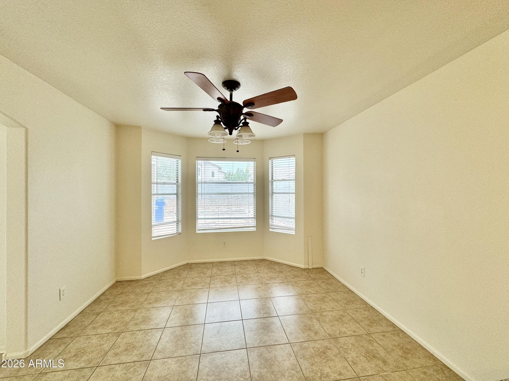 3040 E Wahalla Lane - Photo 8