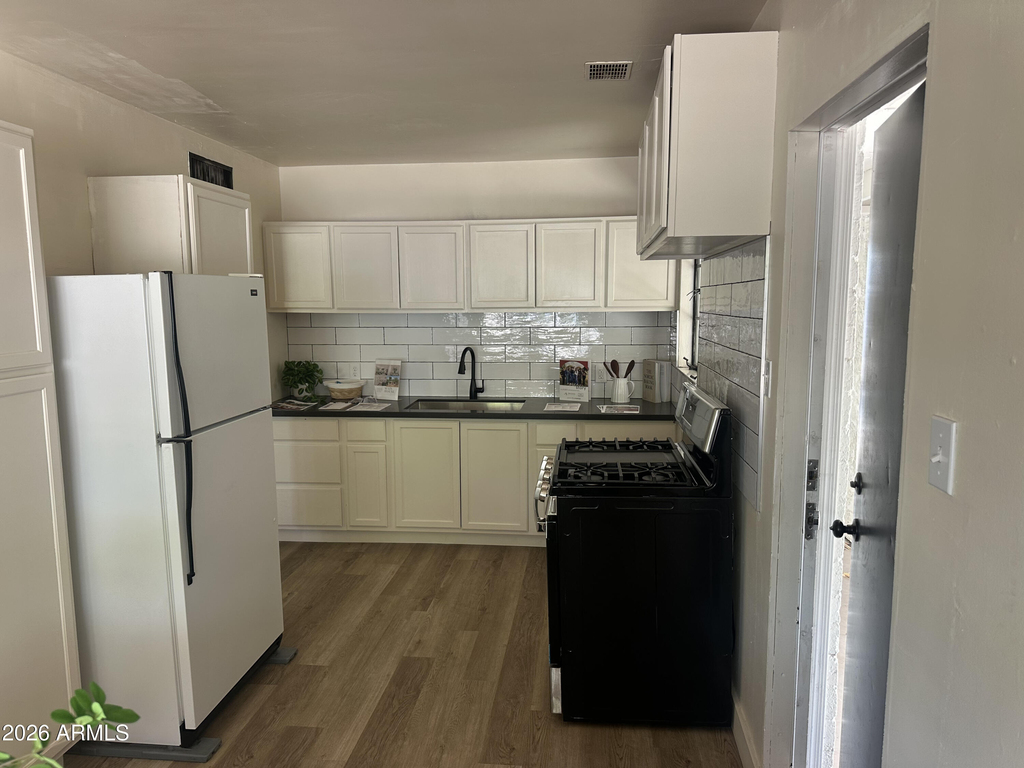 1324 E Hall Street - Photo 3