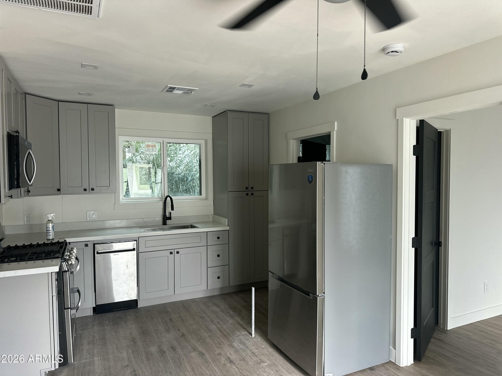 1324 E Hall Street - Photo 1